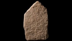 Une sculpture en pierre du XIIe siècle représente l&rsquo;évêque qui a apporté le christianisme en Allemagne