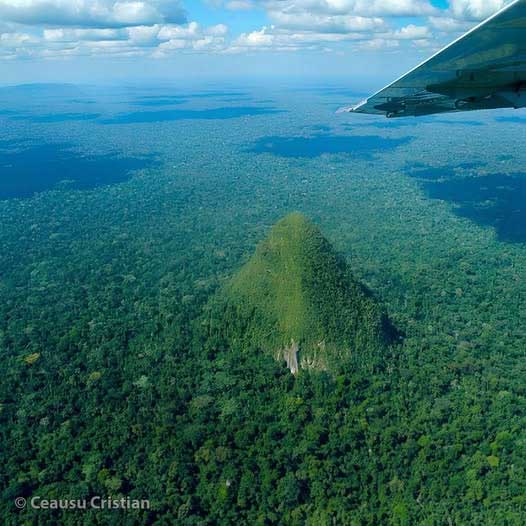 Les scientifiques tentent de percer le secret d&rsquo;El Cono, une mystérieuse pyramide cachée dans les forêts amazoniennes