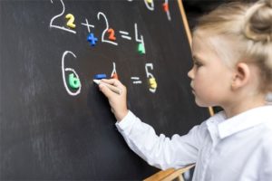 Cours de mathématiques dans une petite école